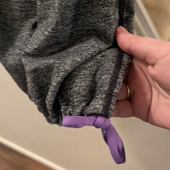 Lululemon‎ Essential Tank Top Grey and Purple Size 6 - Picture 2 of 3